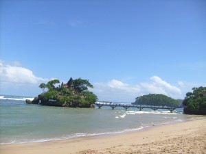 beach-bale-kambang-2